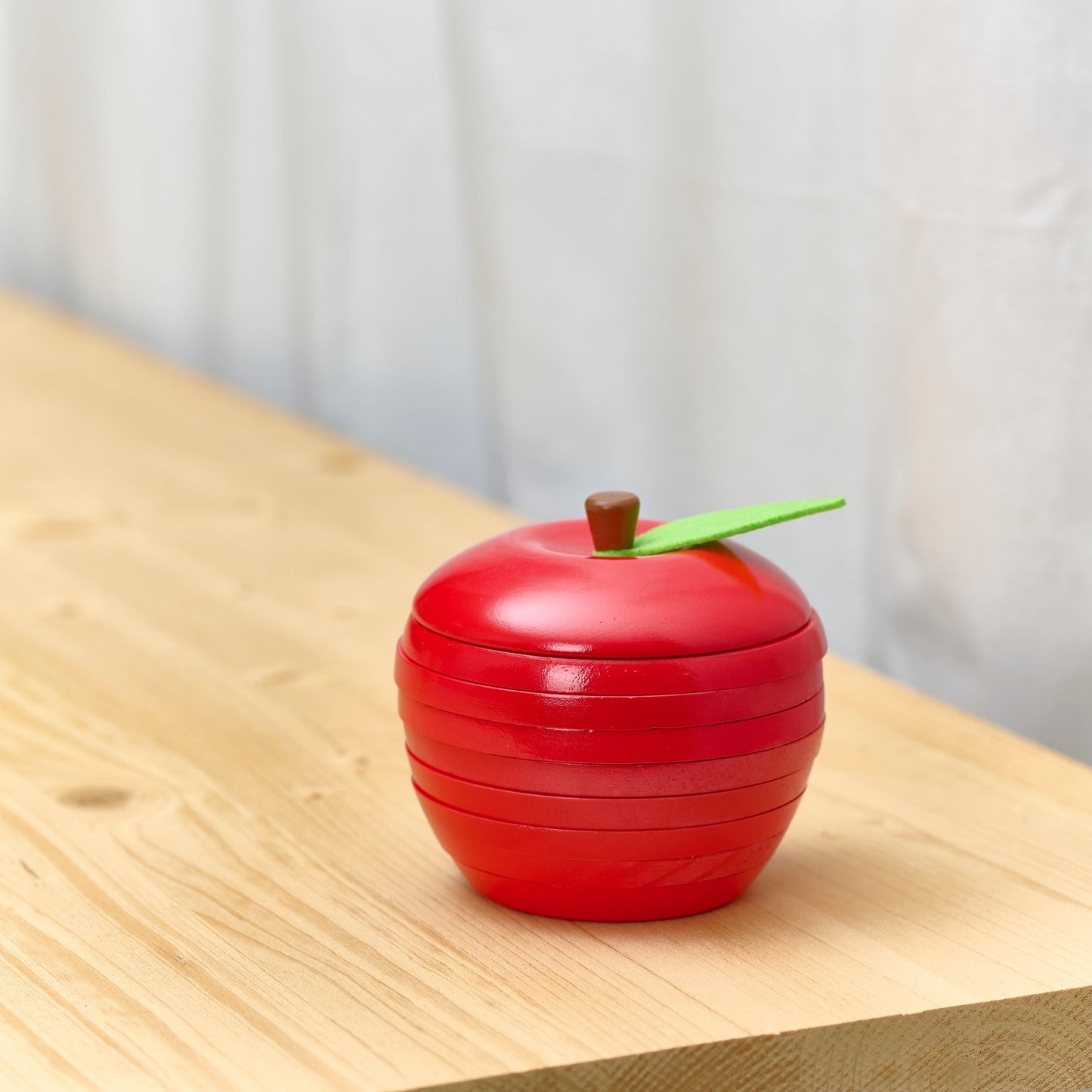 Holzapfel, montessori-inspiriertes Steckspiel