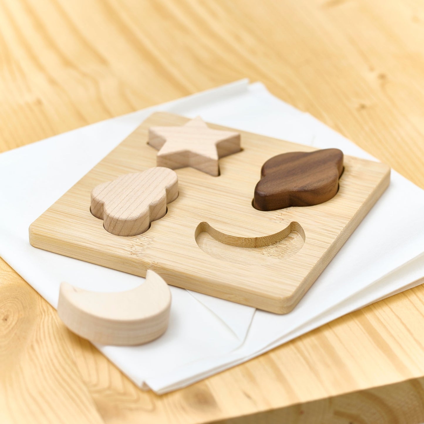 Kleines Holzpuzzle, Himmelskörper