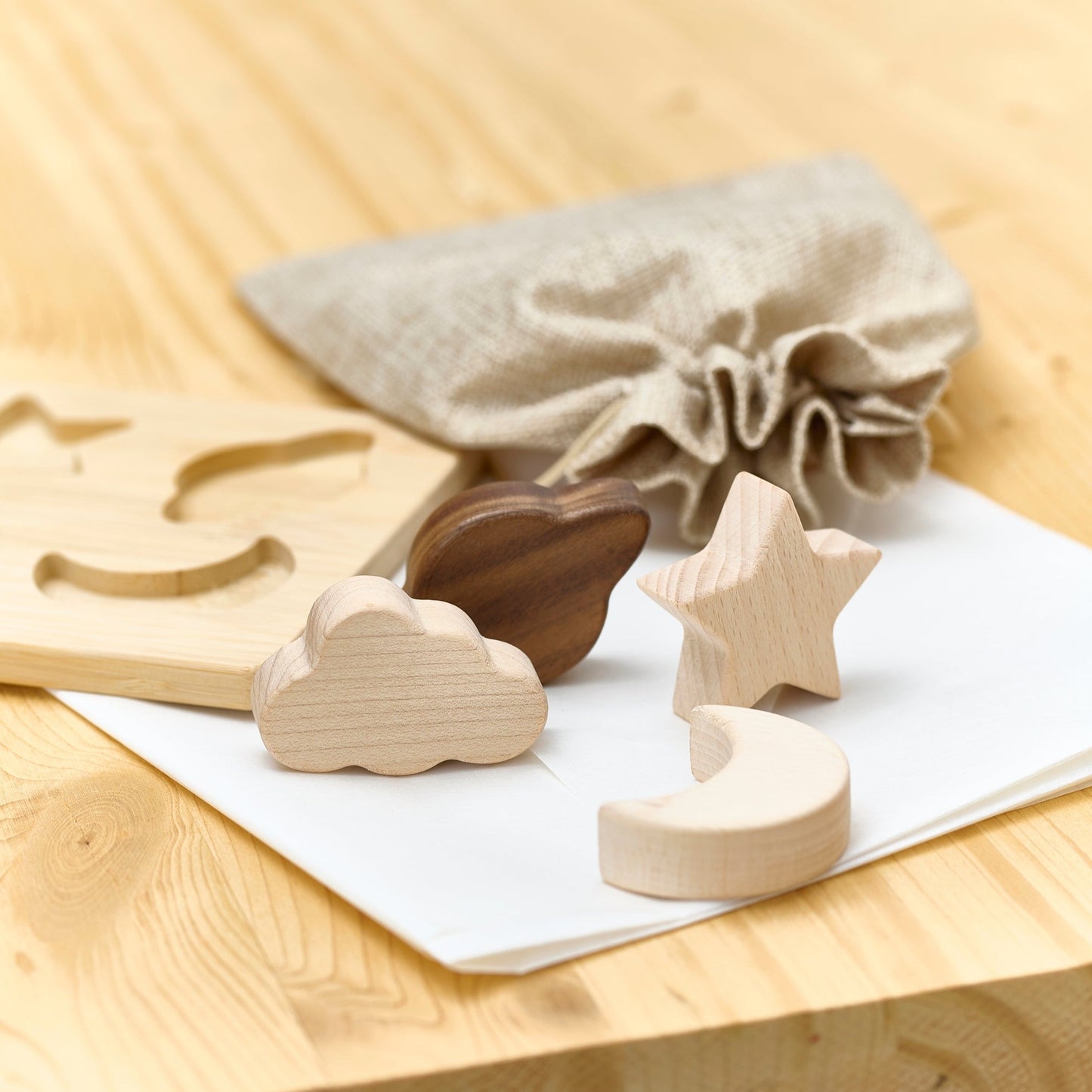 Kleines Holzpuzzle, Himmelskörper