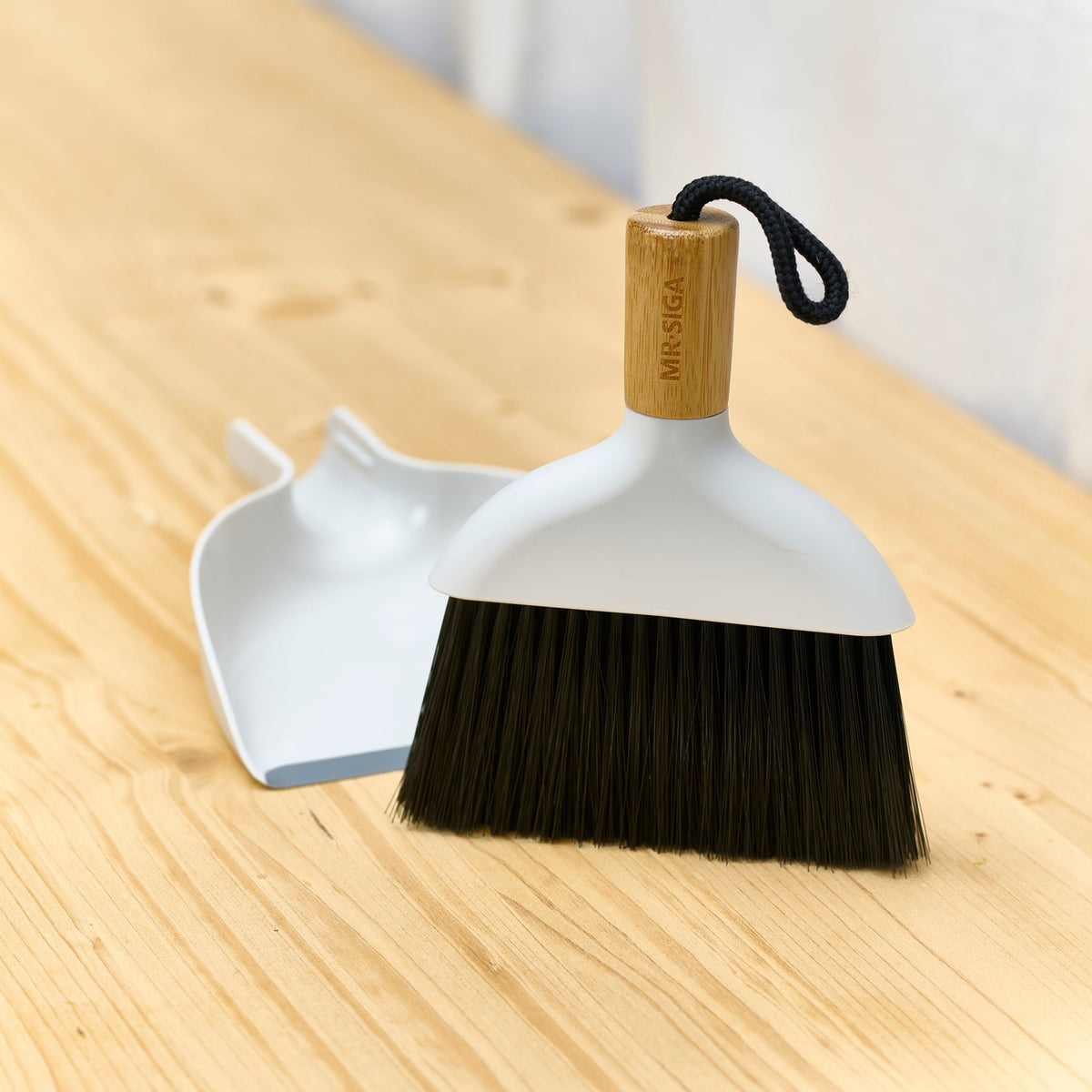 Handfeger und Schaufel, montessori-inspiriert – Julia Kreativblog